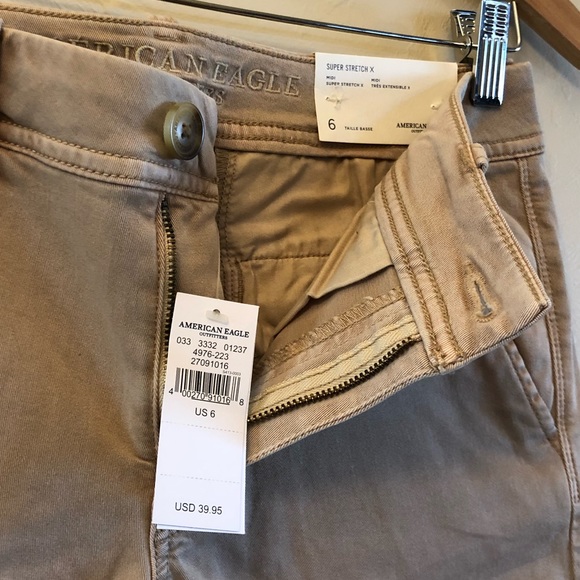 NWT AMERICAN EAGLE KHAKI SHORTS SZ 6 - Picture 2 of 4